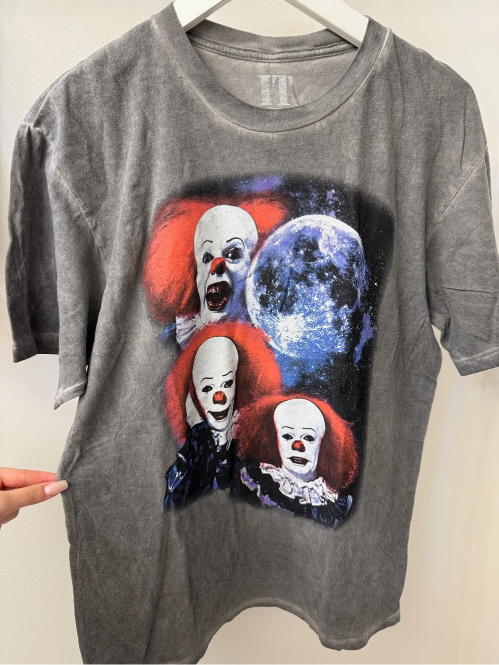 IT PENNYWISE Graphic Short Sleeve Tee in Gray